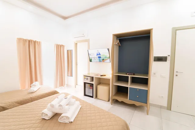 غرفة عائلية رباعية في الملحق، B&B Le 4 Stagioni Dante's Suites 1/6