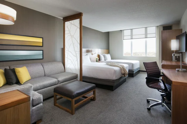 Room, 2 Queen Beds, Sofa, Accessible, Hyatt Place Charleston - Historic District 4/8