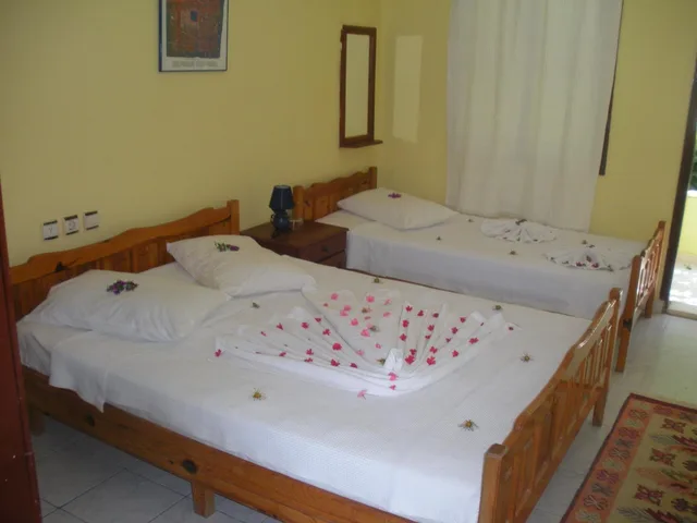 غرفة قياسية ثلاثية، Riverside Hotel 6/10