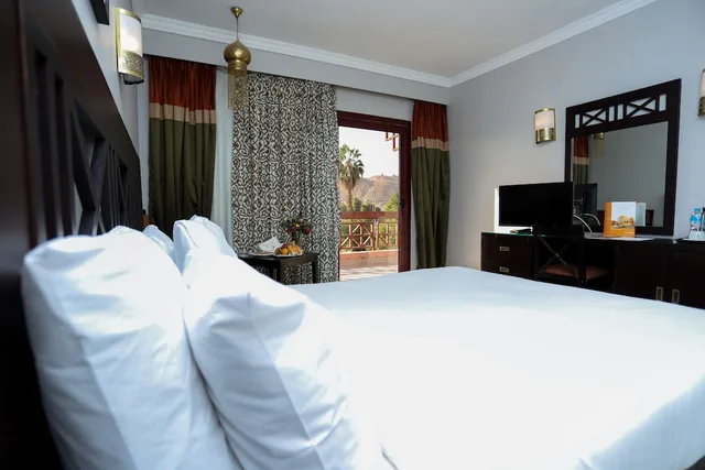 Chalet, King Bed, Garden View, Pyramisa Island Hotel Aswan 4/6