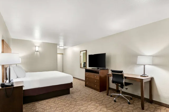 Downstairs, King Bed, Best Western George West Executive Inn 3/4