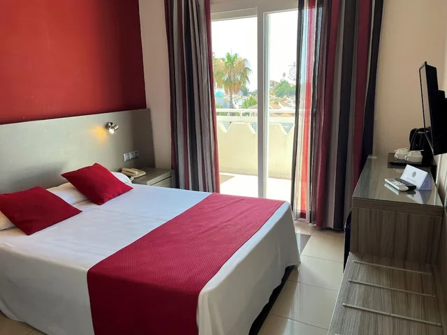 غرفة قياسية بسرير مزدوج أو سريرين منفصلين بشرفة، Hotel Nerja Club And Spa 1/4