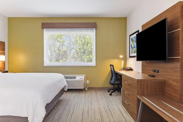 غرفة قياسية بسرير كينج، Hotel Fairchild 6/10
