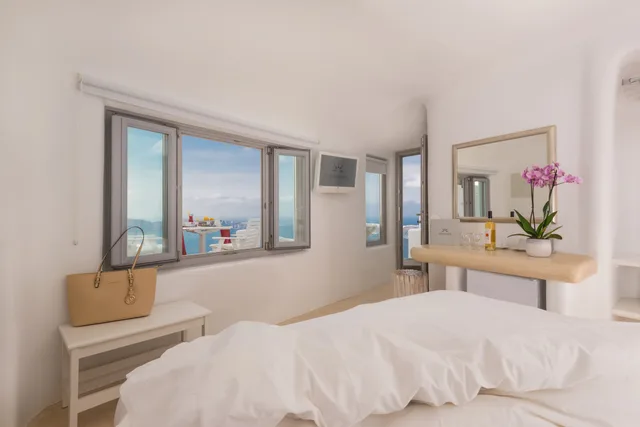 Standard, Queen Bed, Caldera View، Iliovasilema Suites 1/1