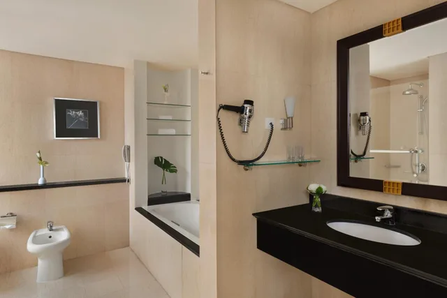 شقة بإطلالة على المدينة بغرفتي نوم، Shangri-La Residences and Apartments 5/5