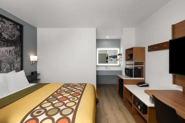 غرفة بسرير كوين لذوي الإعاقة، Super 8 by Wyndham Fort Bragg 3/10