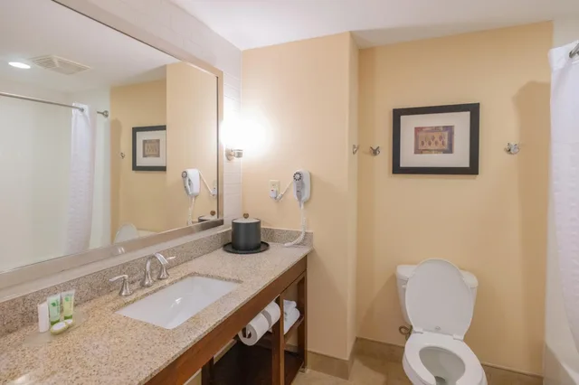 غرفة قياسية بسرير مزدوج، Akwesasne Mohawk Casino Resort 2/2
