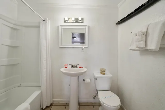 غرفة بسريرين مزدوجين وسرير كوين وسريرين مزدوجين، OYO Hotel Rockport- Bay View 5/5