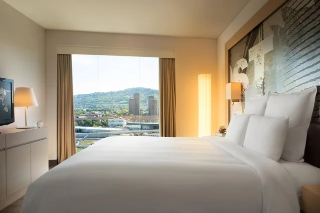 Executive, Suite, King Bed, Sofa, Club Lounge Access, RENAISSANCE ZURICH TOWER HOTEL 1/9