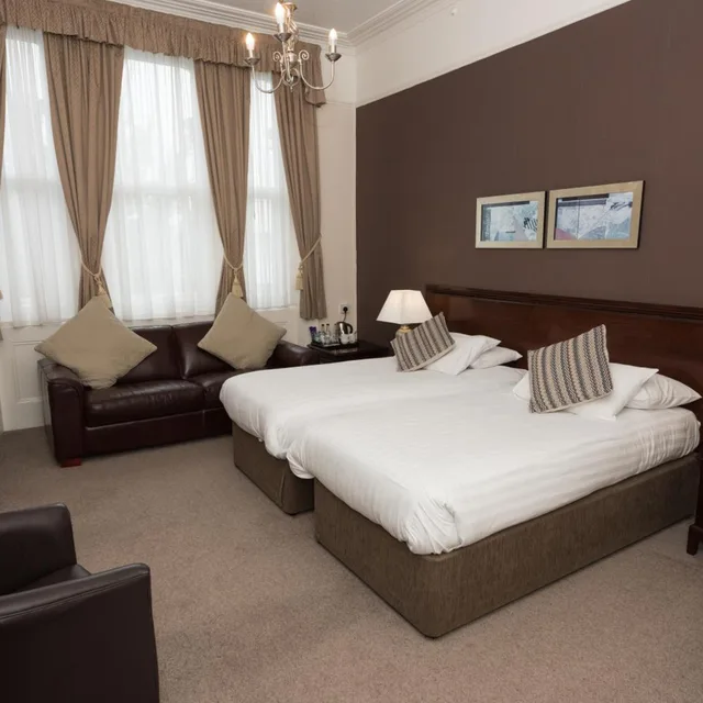 غرفة بسرير مزدوج أو سريرين منفصلين، OYO Devonshire Park Hotel 3/6