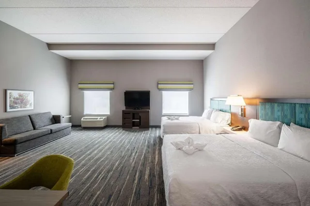 استوديو بسريرين كوين مع أريكة لذوي الإعاقة، Hampton Inn & Suites Poughkeepsie 1/6