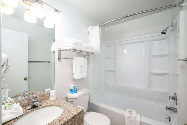 Deluxe, Studio, Suite, King Bed, Baymont By Wyndham Bellingham 10/10