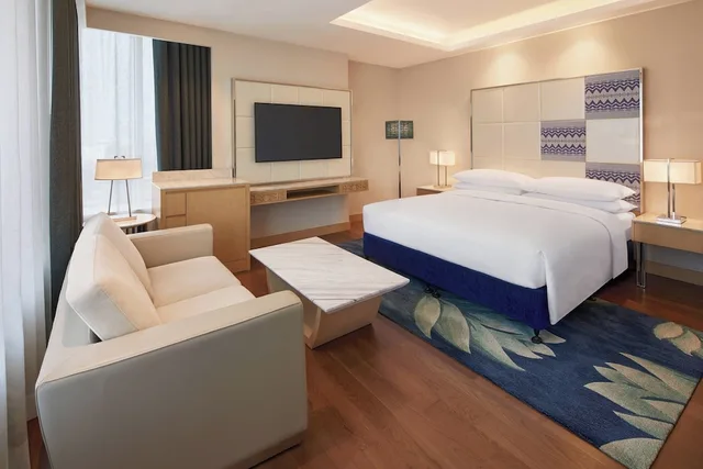 غرفة جونيور بسرير كينج بإطلالة على المدينة، Renaissance Dhaka Gulshan Hotel 3/10