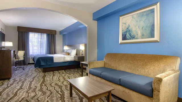 جناح بسرير كينج، Best Western Plus River Escape Inn & Suites 7/10