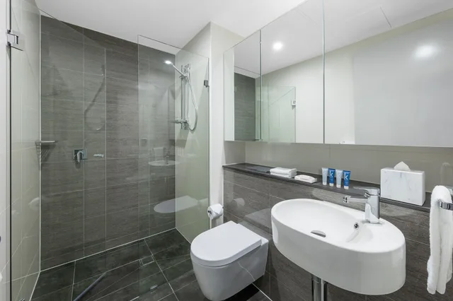 جناح بسريرين كينج بشرفة بغرفتي نوم، Meriton North Sydney 6/10