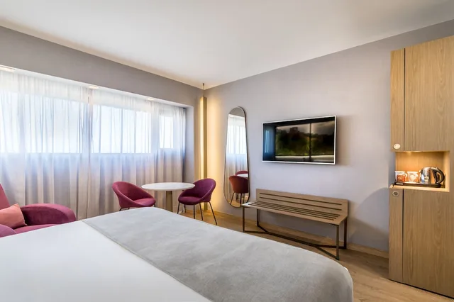 غرفة بريميوم عائلية بسرير كينج، Barcelo Malaga 1/8