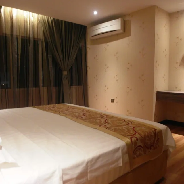 Family, Mandarin Hotel 2/10