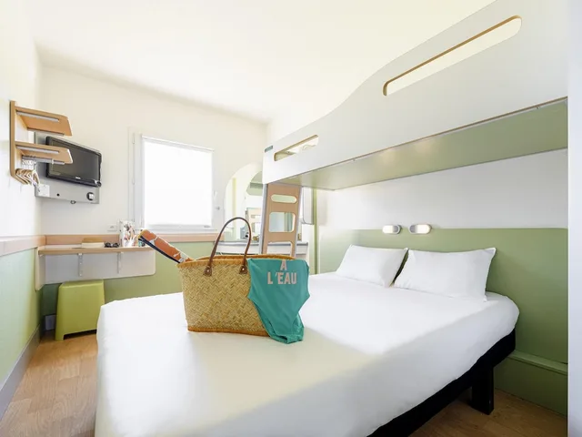 غرفة ثلاثية بسرير مزدوج وسرير بطابقين، Ibis Budget Perpignan Nord 6/10