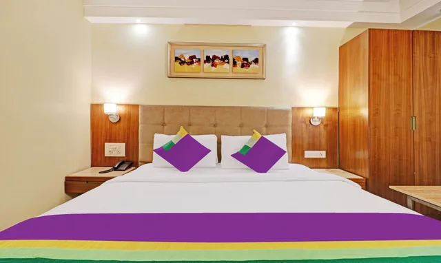 غرفة تنفيذية بسرير كينج، Oyo Rooms Ntr Health University 2/4
