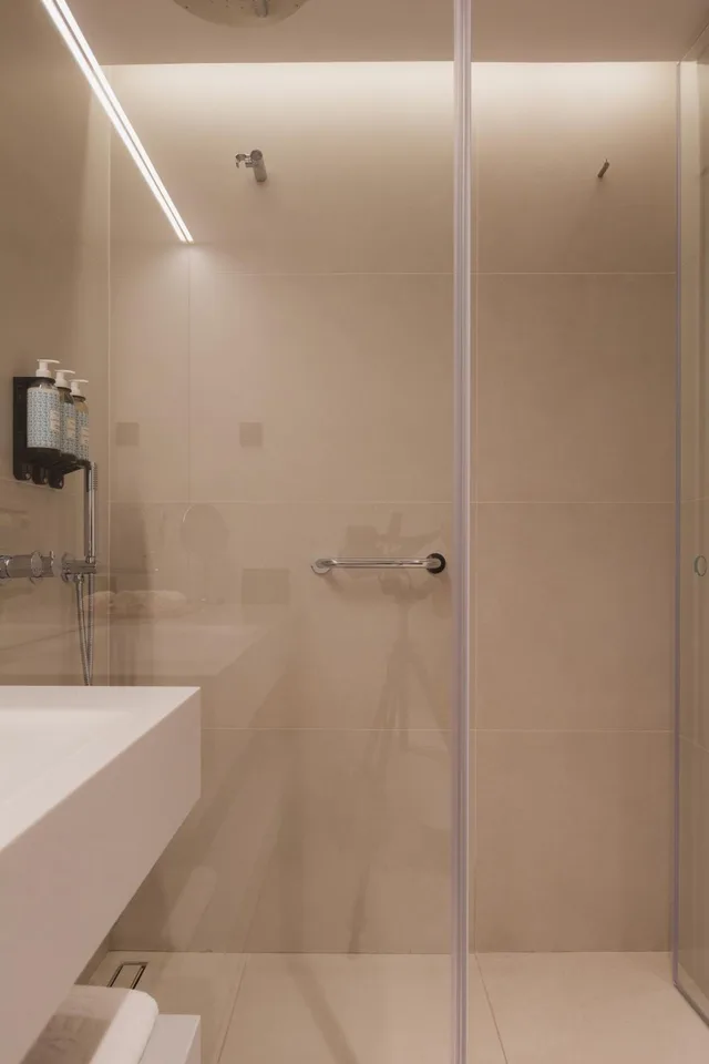 Connecting, King and Twin Beds, Light View، Lumen Hotel and The Lisbon Light Show 5/5