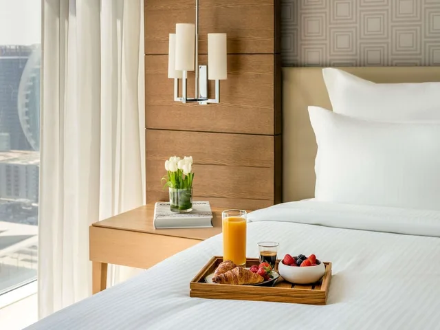 جناح ديلوكس بسرير كينج مع دخول صالة النادي، Pullman Doha West Bay 4/6