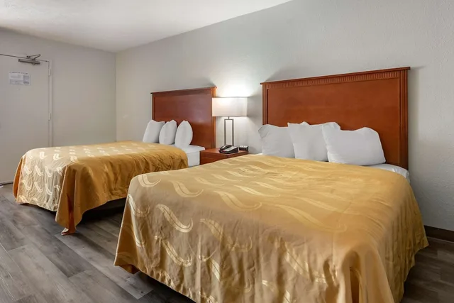 غرفة قياسية بسريرين مزدوجين، Quality Inn Fayetteville near Fort Bragg 3/7