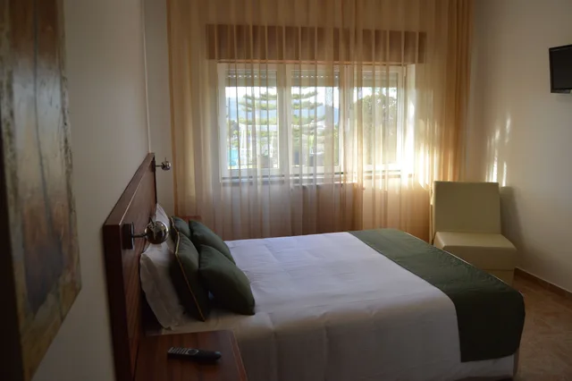 غرفة مفردة بسرير مزدوج، HOTEL LOURO 8/10