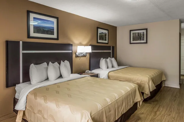غرفة قياسية بسريرين كوين بشرفة، Quality Inn & Suites Gatlinburg North 6/10