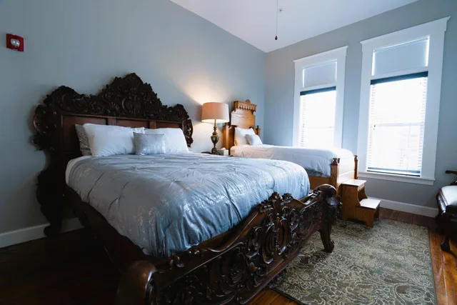 Rustic, Deluxe, 2 Queen Beds, Oak Tree Hotel 3/10