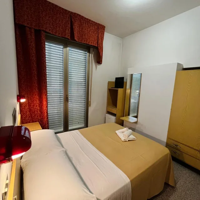 Small Double, Side Sea View, Balcony، Hotel Columbia Frontemare 2/4