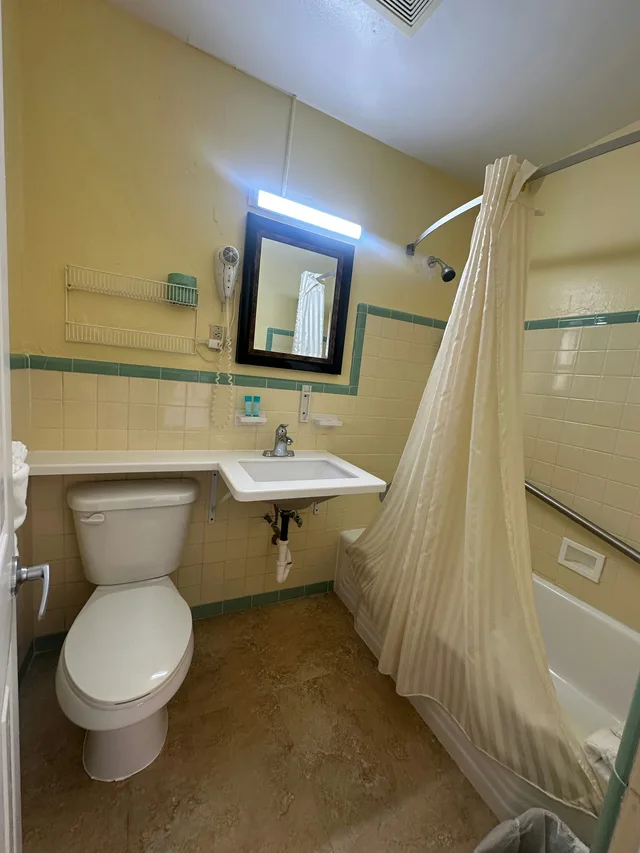 Room, 2 Queen Beds, Super Inn By Oyo Daytona Beach Near Airport 4/5