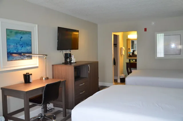 Room, 2 Queen Beds, Pool View, Opal Hotel and Suites 2/3