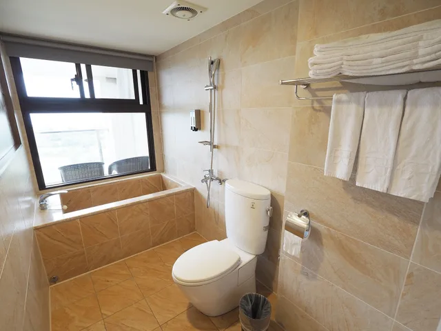 غرفة ثلاثية بسرير مزدوج وسرير فردي بإطلالة على البحر، Kailan Hotel 2/4