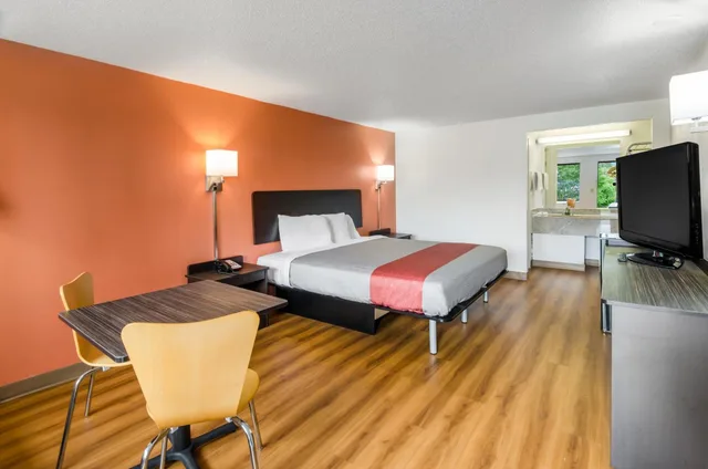 غرفة ديلوكس بسرير كينج للمدخنين، Motel6 Salem, VA 7/10