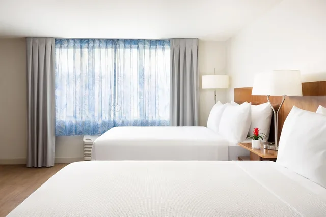 غرفة بسريرين كوين بإطلالة على الحديقة لذوي الإعاقة، Fairfield Inn Suites Key West At the Keys Collection 3/9