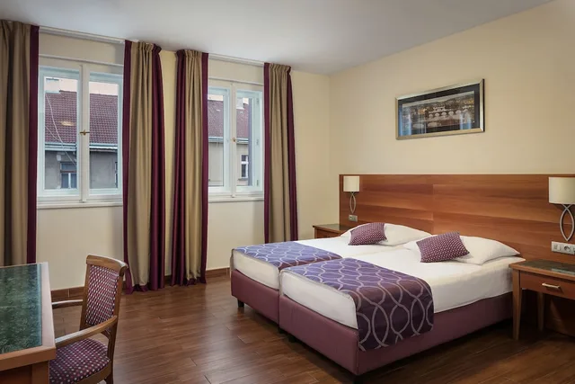 غرفة ثلاثية بسرير كينج، HOTEL GALILEO 3/9