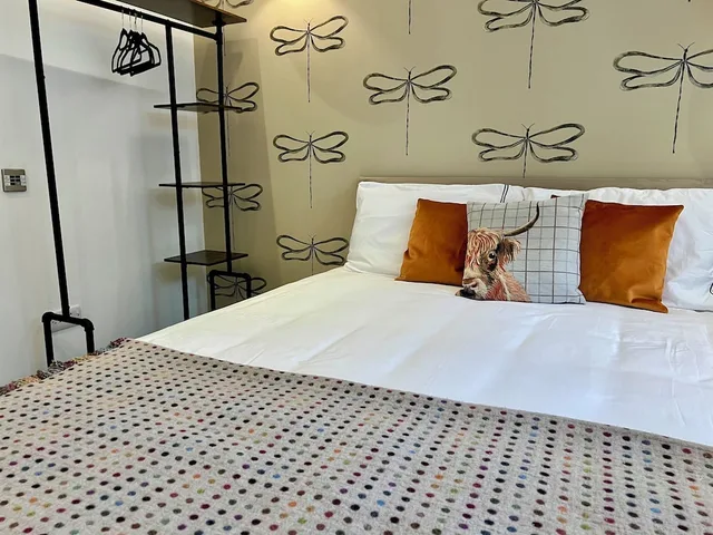 شقة سوبيريور بسريرين منفصلين بغرفتي نوم مع أريكة، Crieff Armoury Luxury Self Catering Apartment 6/10