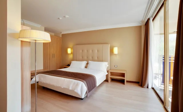 غرفة سوبيريور بسريرين منفصلين بإطلالة على الحديقة بشرفة، Nyala Suite Hotel 3/6
