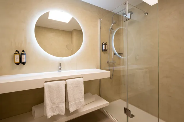 غرفة ديلوكس بسرير مزدوج أو سريرين منفصلين، Hotel Silken Rio Santander 3/3