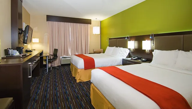 غرفة قياسية بسرير كينج، Holiday Inn Express Hotel Suites Fulton 2/3