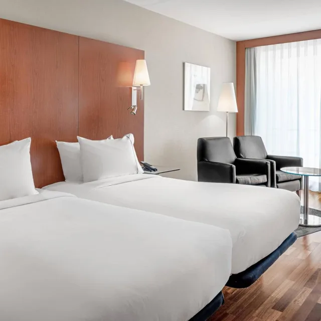 غرفة قياسية ثلاثية بسريرين منفصلين مع أريكة، Ac Hotel La Rioja 1/3