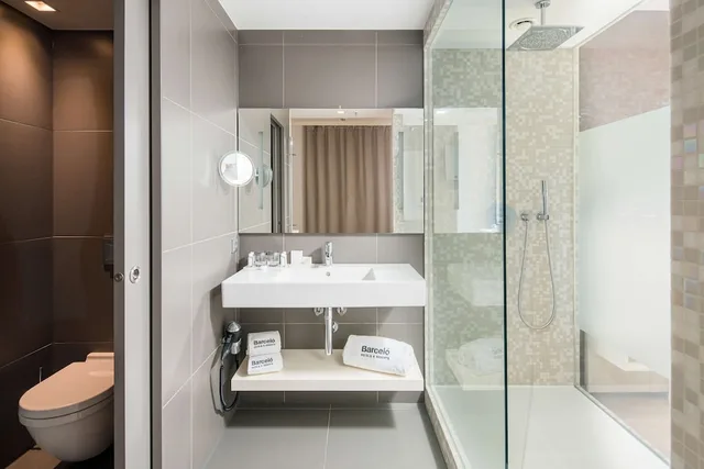 جناح جونيور بسرير كينج، Barcelo Hamburg 2/2