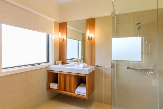 غرفة بسرير مزدوج بحمام خاص، RACV Inverloch Resort 5/5