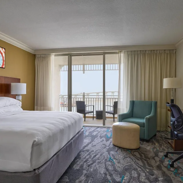 Room, King Bed, Water View, Balcony, Captiva Tower, Accessible، Marriott Sanibel Harbour Resort And Spa 1/15