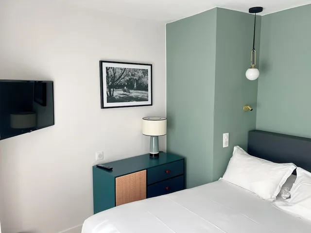 جناح جونيور بسرير كوين مع أريكة، HOTEL DE SUEZ 1/5