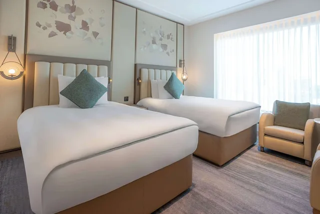 غرفة متصلة عائلية بسرير كينج وسريرين مزدوجين، Signia by Hilton Amman 3/7