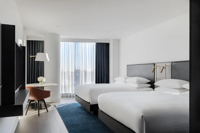 غرفة كلوب بسريرين مزدوجين مع دخول الصالة، Melbourne Marriott Hotel Docklands 3/10