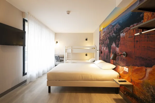 غرفة رباعية بسرير مزدوج وسرير بطابقين، Break Hotel Vierzon 2/6