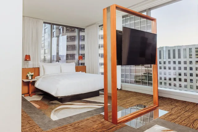 Junior Suite, King Bed, Bay View، Lotte Hotel Seattle 4/5