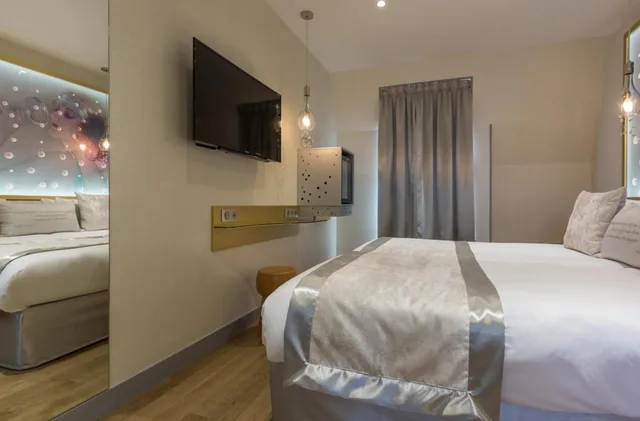 Classic, Double or Twin Bed, Les Bulles de Paris Hotel 1/2